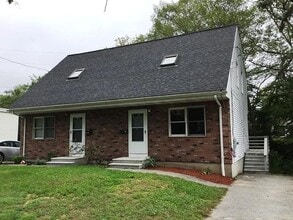 Building Photo - 26 Crane St