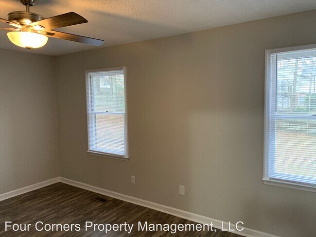 Building Photo - 1111 Birchcrest Dr