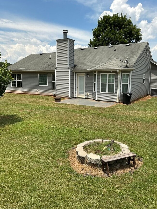 Building Photo - 3-bedroom, 2-bath home in Oglethorpe County is situated on a 1.53 spacious lot with a fenced-in b...
