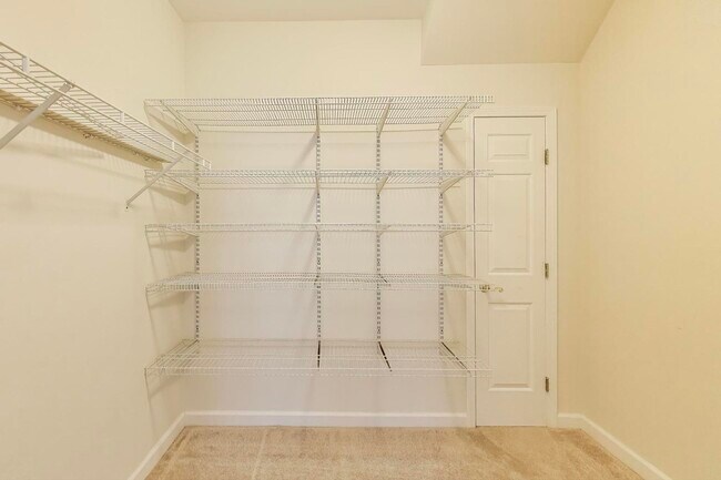 Building Photo - 816 W Hubbard St