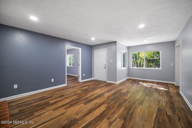 Building Photo - 4007 Aldington Dr