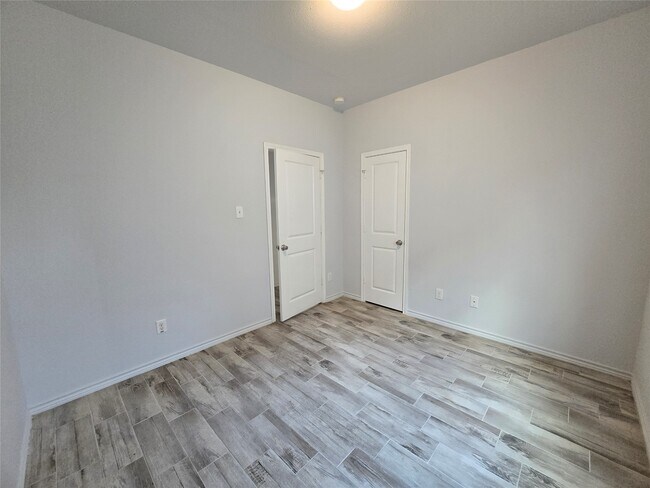 Building Photo - 4410 Larkspur St