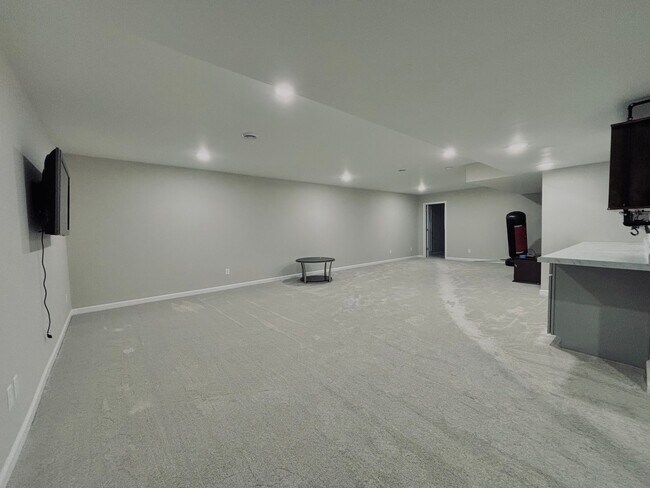 Building Photo - ONE OF A KIND 5bed/4bath!  *HOME THEATER* ...