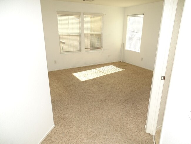 Building Photo - Mountains Edge 3 Bedroom and Loft Home