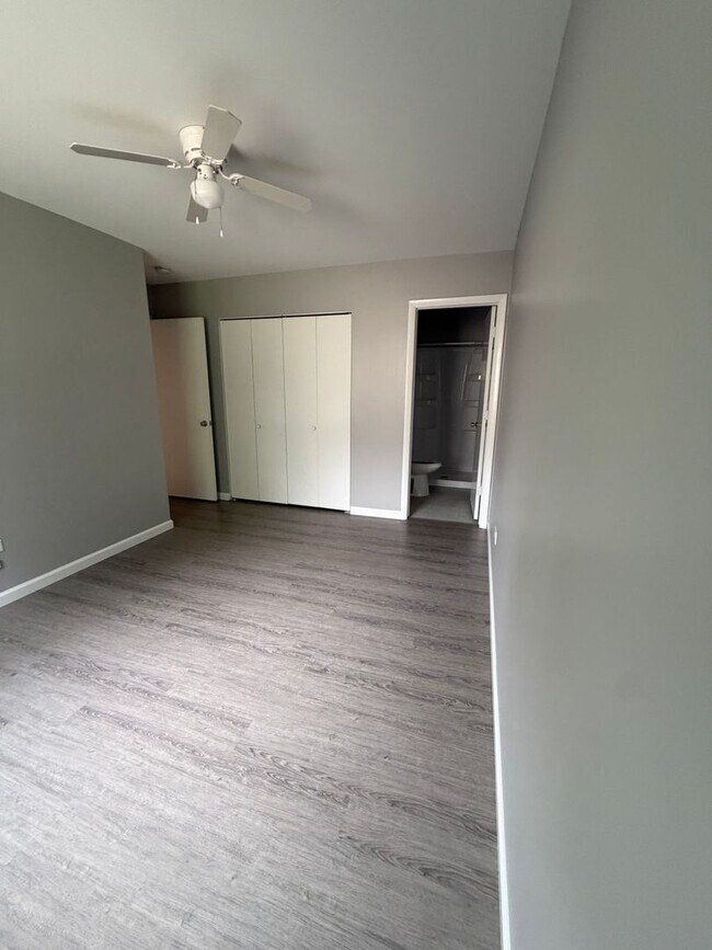 Building Photo - 1811 Hazelwood Dr