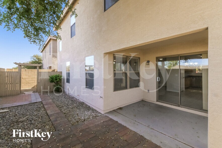 Building Photo - 2278 E Spruce Dr