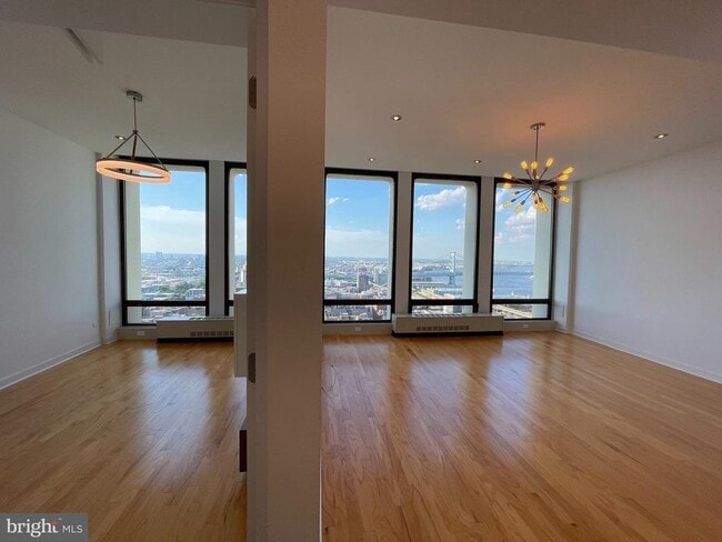 Building Photo - 285 St James Pl