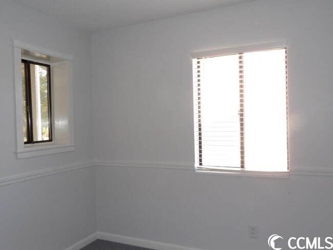 Building Photo - 10166 Beach Dr SW