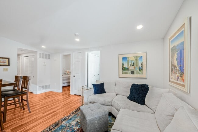 Building Photo - 9609 Pacific Ave