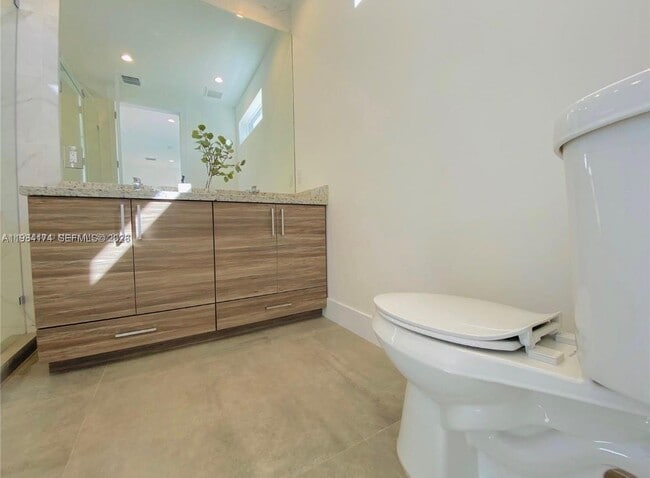 Building Photo - 3653 SW 25th St