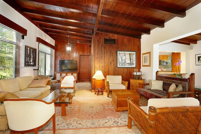 Building Photo - 2035 Tigertail Ave
