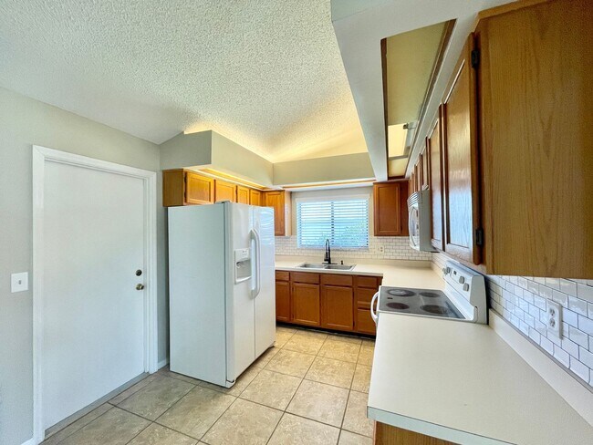 Building Photo - GREAT 3/2 HOME IN OVIEDO STILLWATER SUBDIVISION