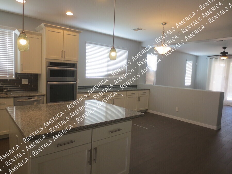 Building Photo - 3636 E Lodgepole Dr