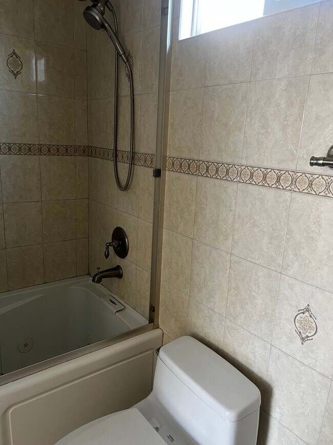 Bathroom with jacuzzi tub - 210 S Everett St