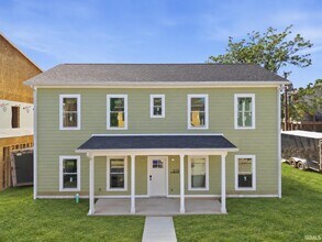 Building Photo - 519 N Prow Ave