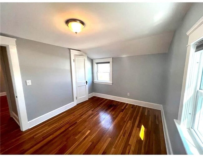 Building Photo - 348 Market St