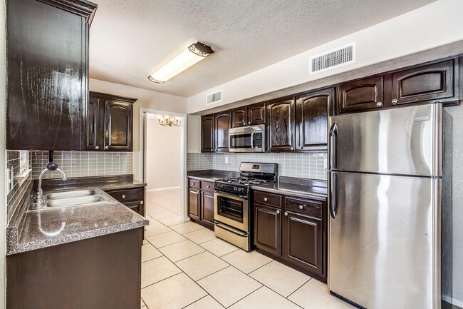 Building Photo - 900 Tecate Pl