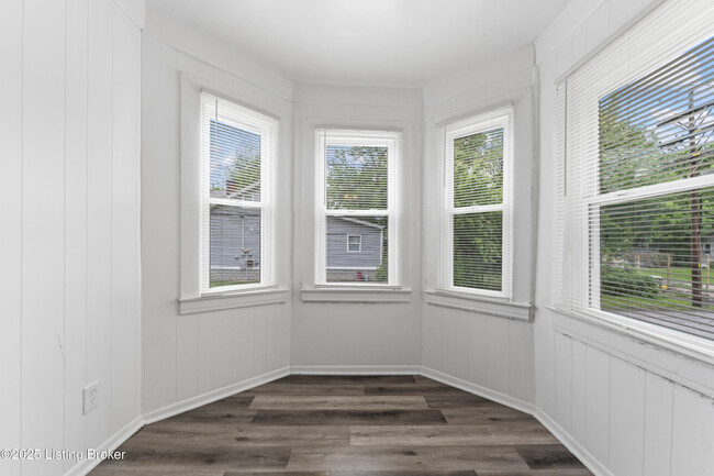 Building Photo - 401 S 38th St