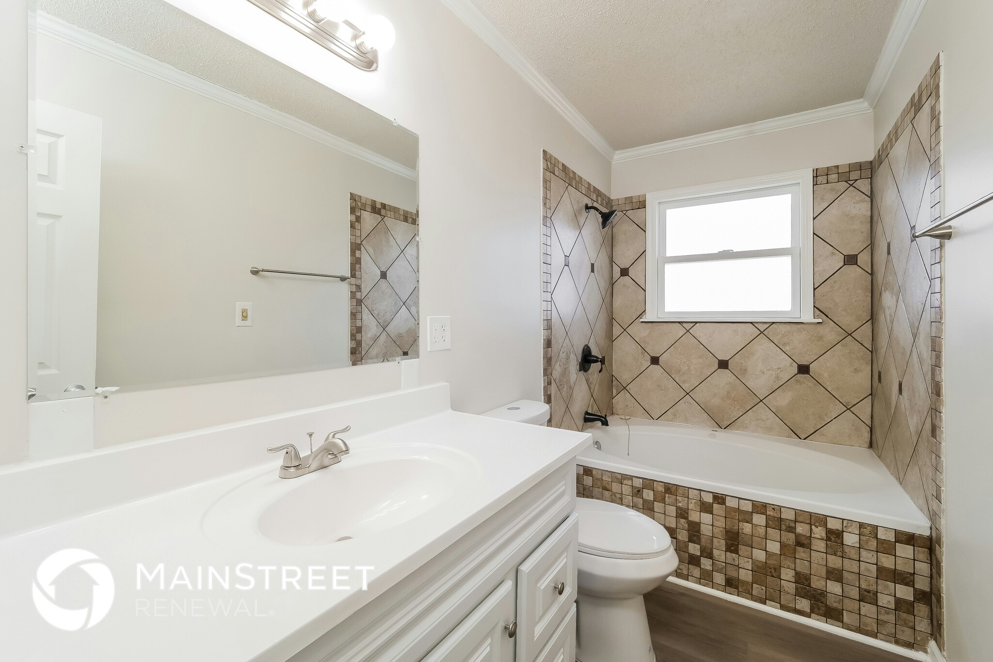 Building Photo - 1702 NE White Dr