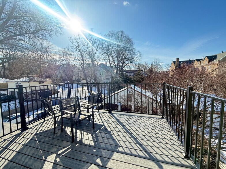 Building Photo - 5 Mapleton St