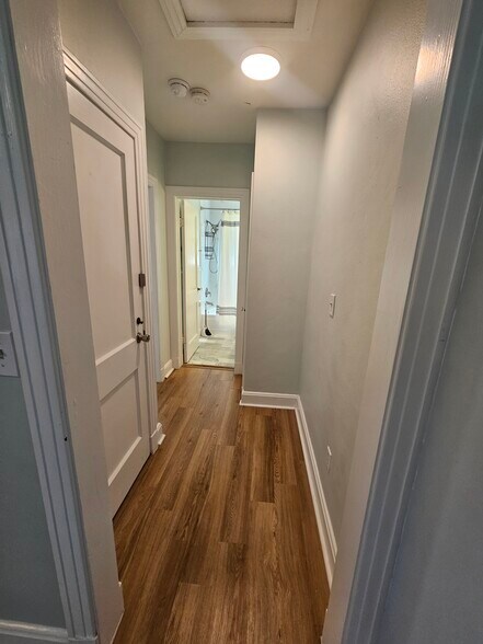 Building Photo - 46 W 11th St