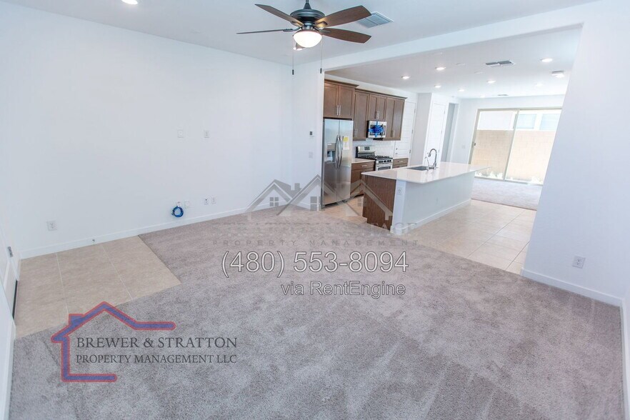 Building Photo - 1097 E Chapman Dr