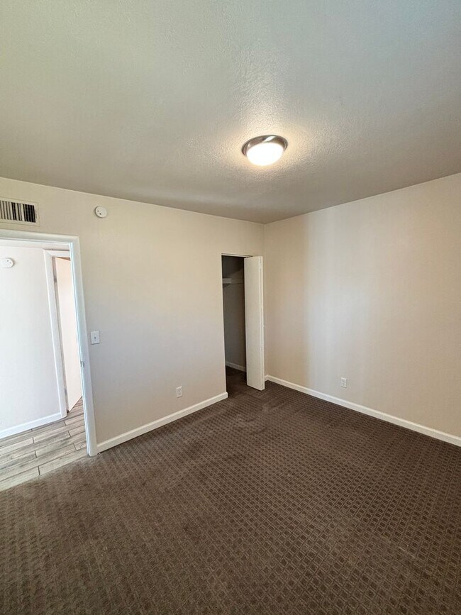 Building Photo - 3068 N Edith Blvd