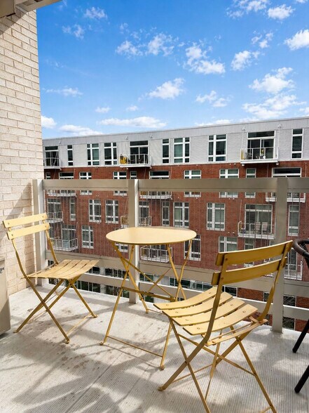 Building Photo - 1640 N Water St