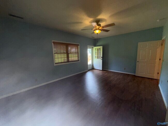 Building Photo - 1526 Circle Dr