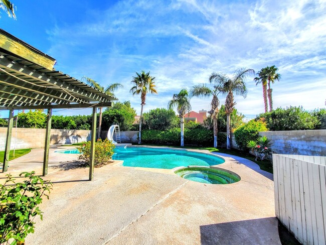 Building Photo - Single Story Beautiful House - Close to Ev...