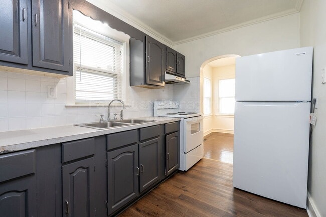 Building Photo - 102 W Zimmerly St