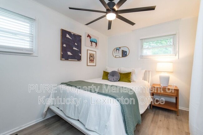Building Photo - 321 Mockingbird Ln