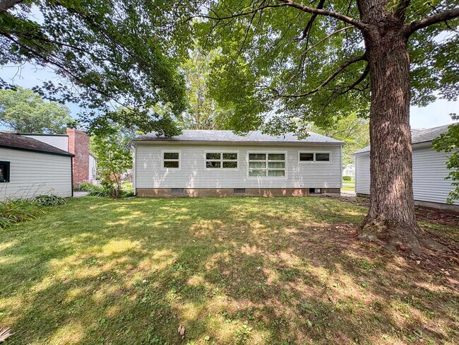 Building Photo - 38 Marshall Dr