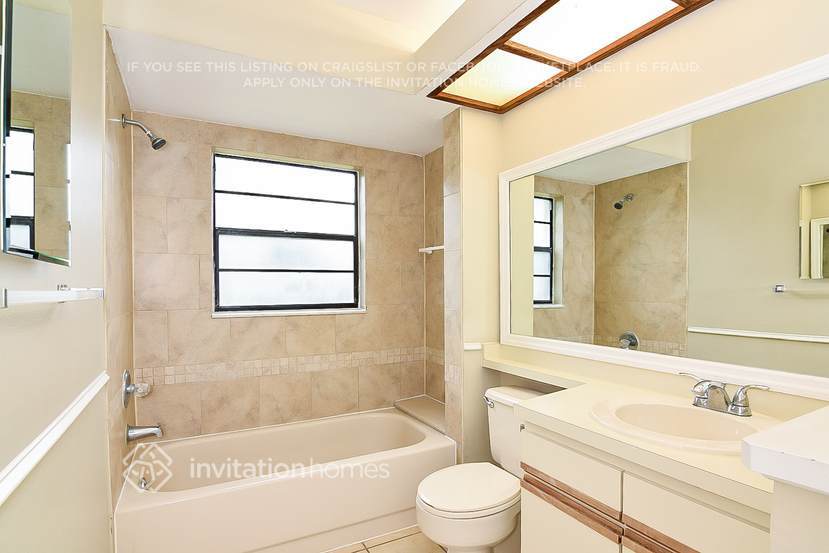 Building Photo - 1406 Clarion Dr
