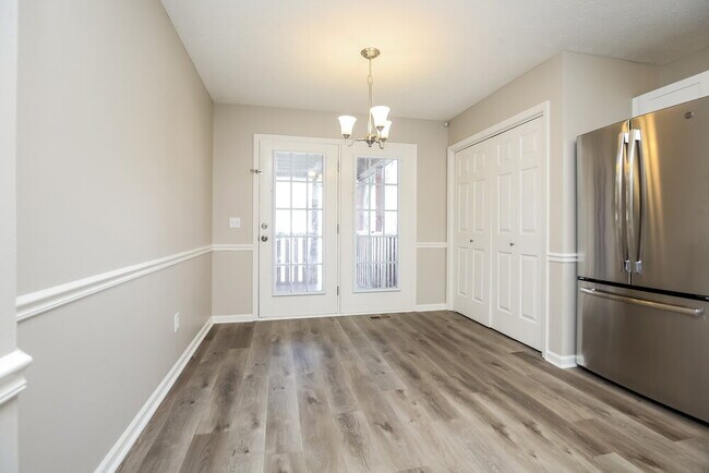 Building Photo - 125 Oak Leaf Dr