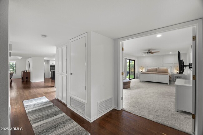 Building Photo - 8649 N Willowrain Ct