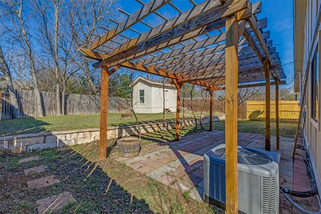 Building Photo - 12404 Thompkins Dr