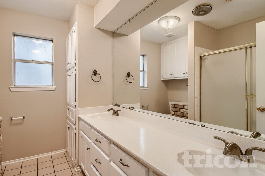 Building Photo - 5808 Thoreau Ln