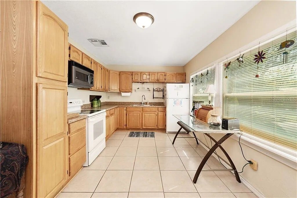Kitchen - 636 Seminole Ave