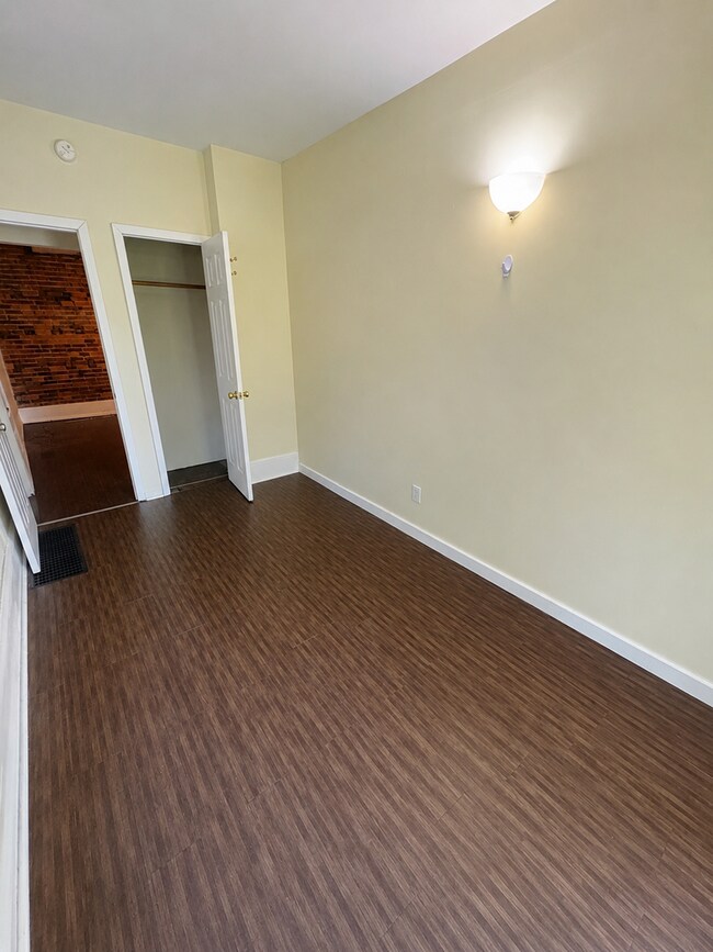 Building Photo - 334 N Mantua St