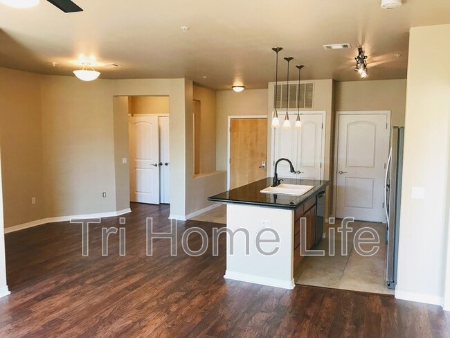 Building Photo - 10184 Park Meadows Dr
