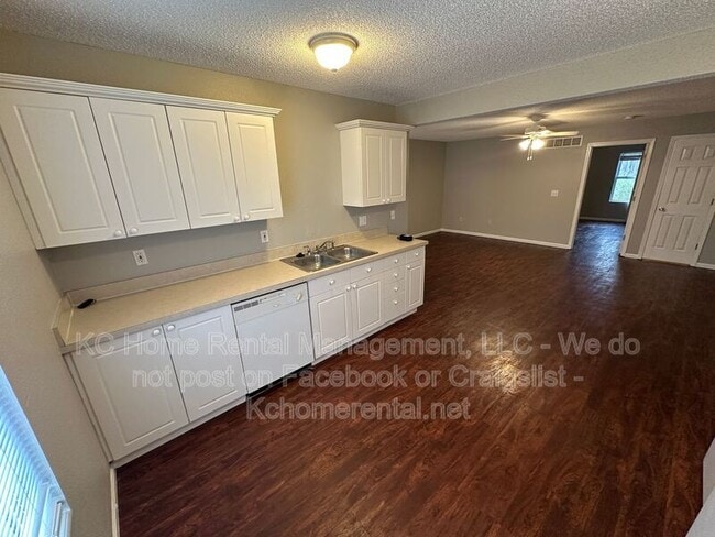 Building Photo - 5656 N Anita Ave