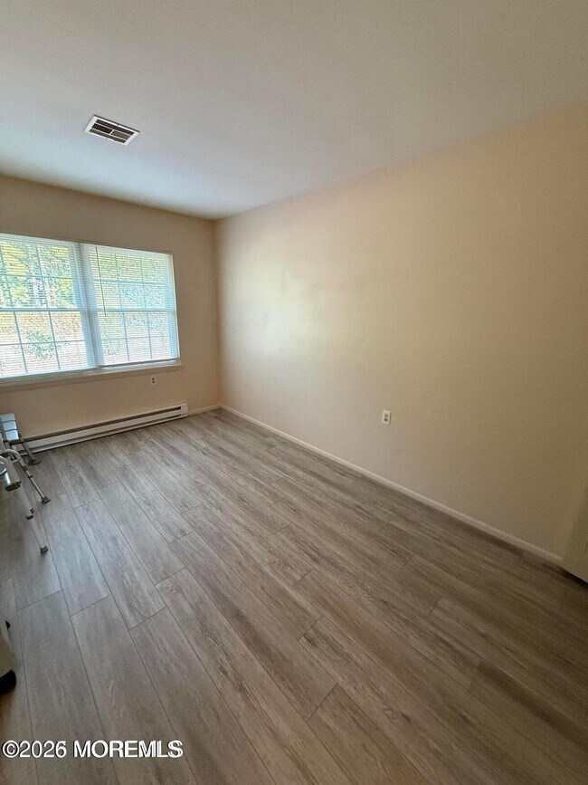 Building Photo - 1178B Clydebank Ct