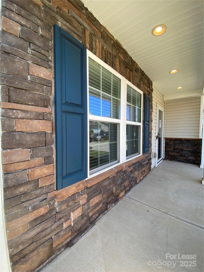 Building Photo - 1295 Farm Branch Dr SW