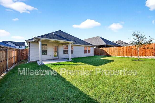 Building Photo - 2121 Gustavus Dr