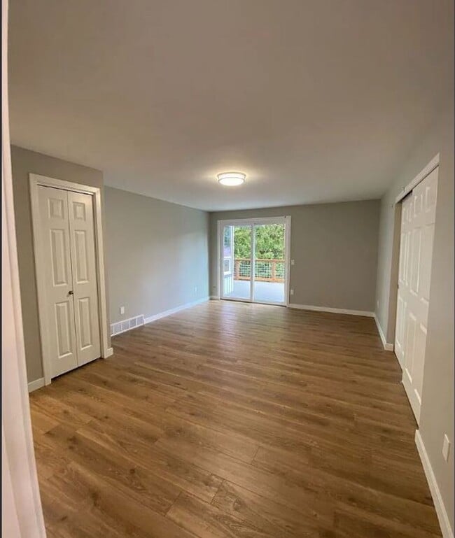 Building Photo - Two Stories of Comfort and Charm in Sudden Valley - Don't miss this 3bd/2b!!