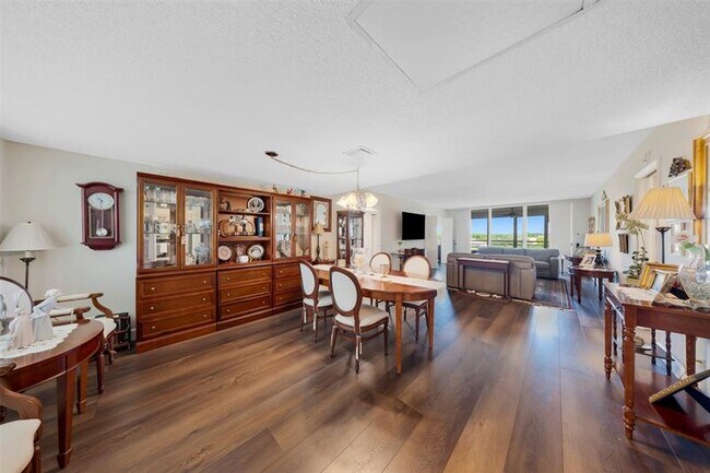 Building Photo - 3960 Oaks Clubhouse Dr