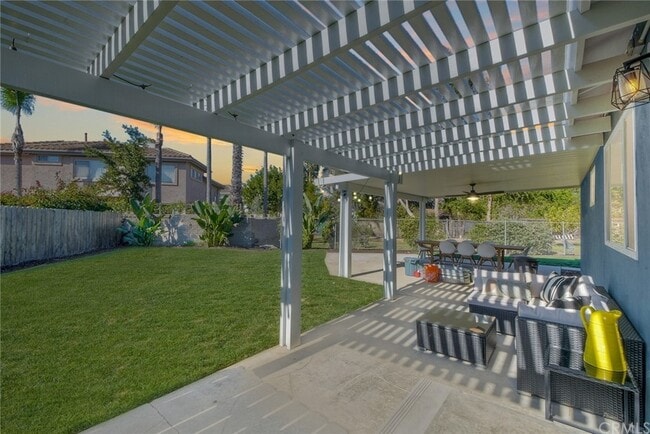 Building Photo - 2642 Davis Pl