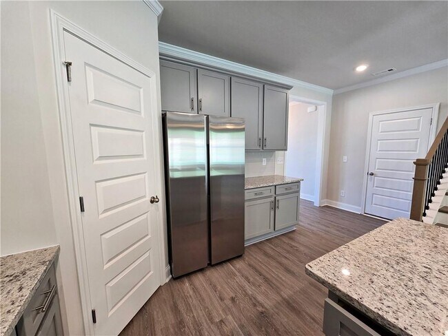 Building Photo - 7325 Yewtree Dr