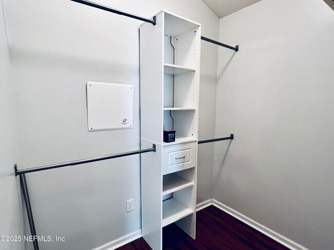 Building Photo - 1585 E Windy Willow Dr